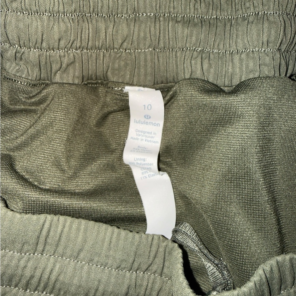 Lululemon Hotty Hot 2.5” Inseam Short Sz 10 Olive Green Orig $58 - Picture 6 of 8